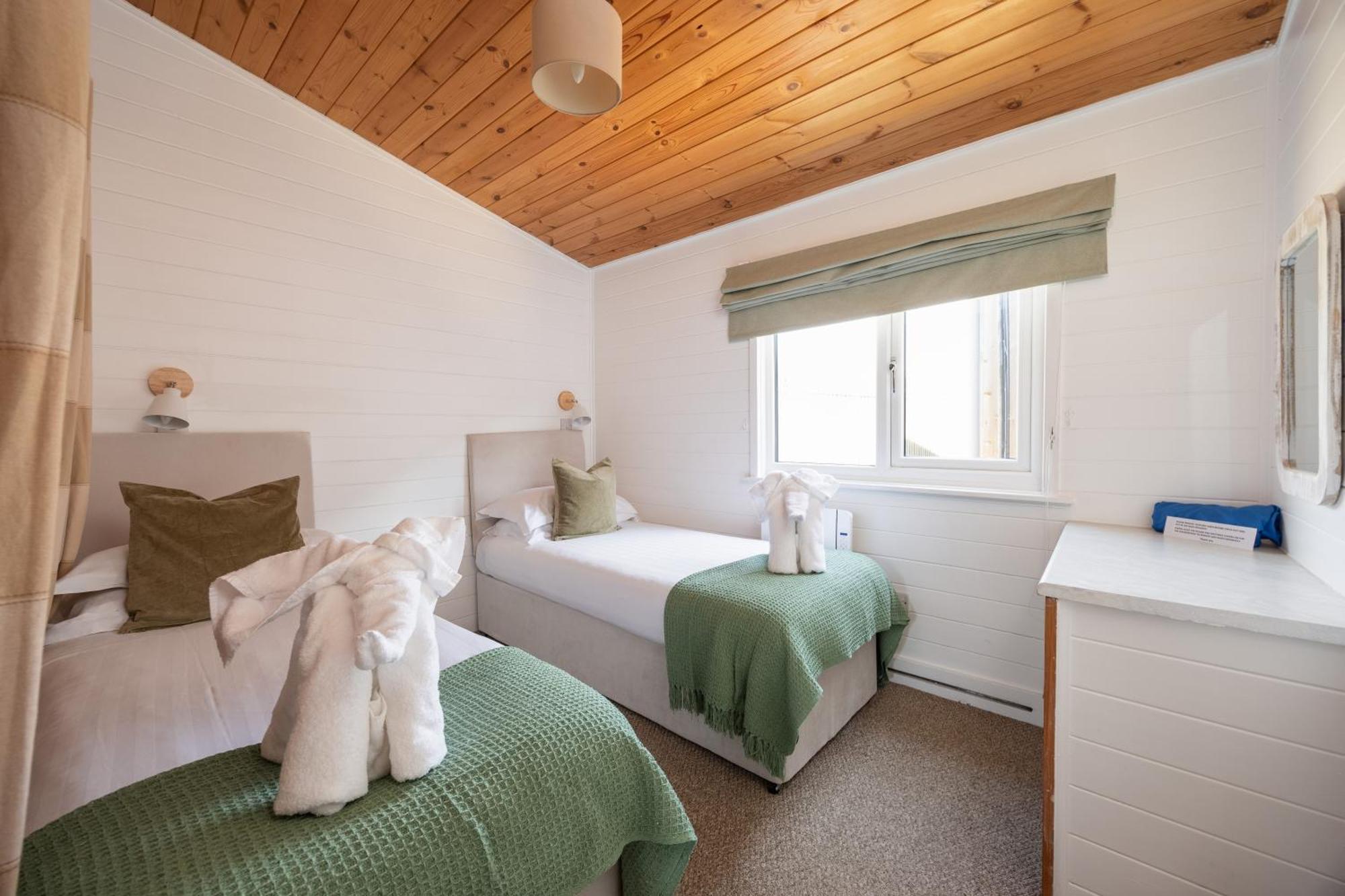 West Chalet At Tapnell Farm يارماوث المظهر الخارجي الصورة